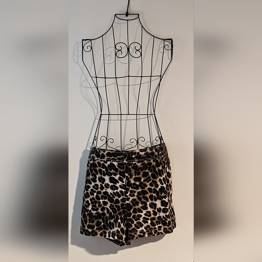 NY&C, New York and Company cute leopard pin-up (pin up) shorts. Size 14